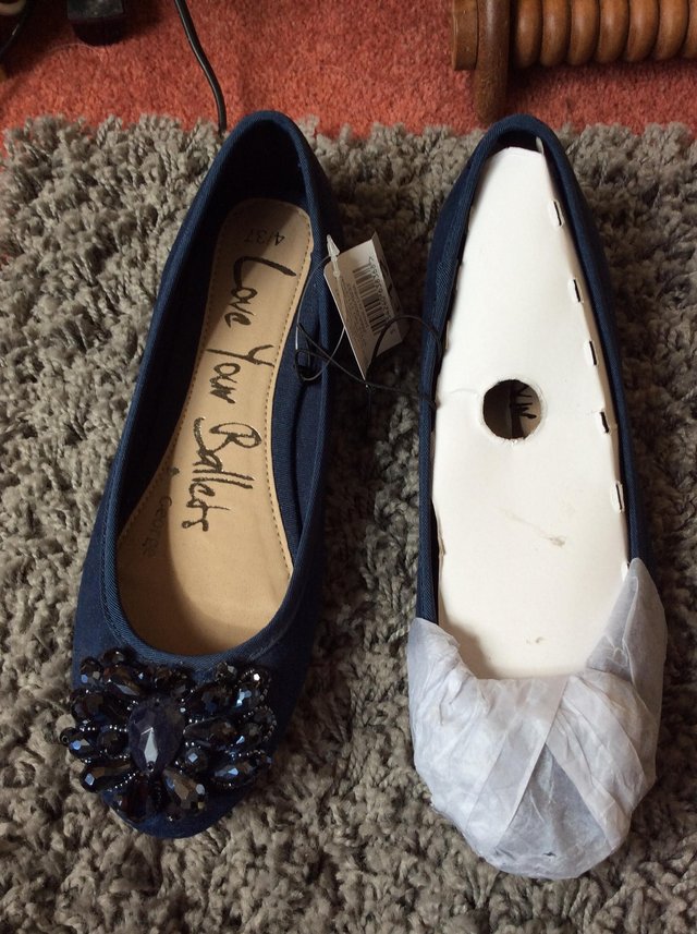 Preview of the first image of Ladies/ girl’s flat fancy shoes blue size 4.
