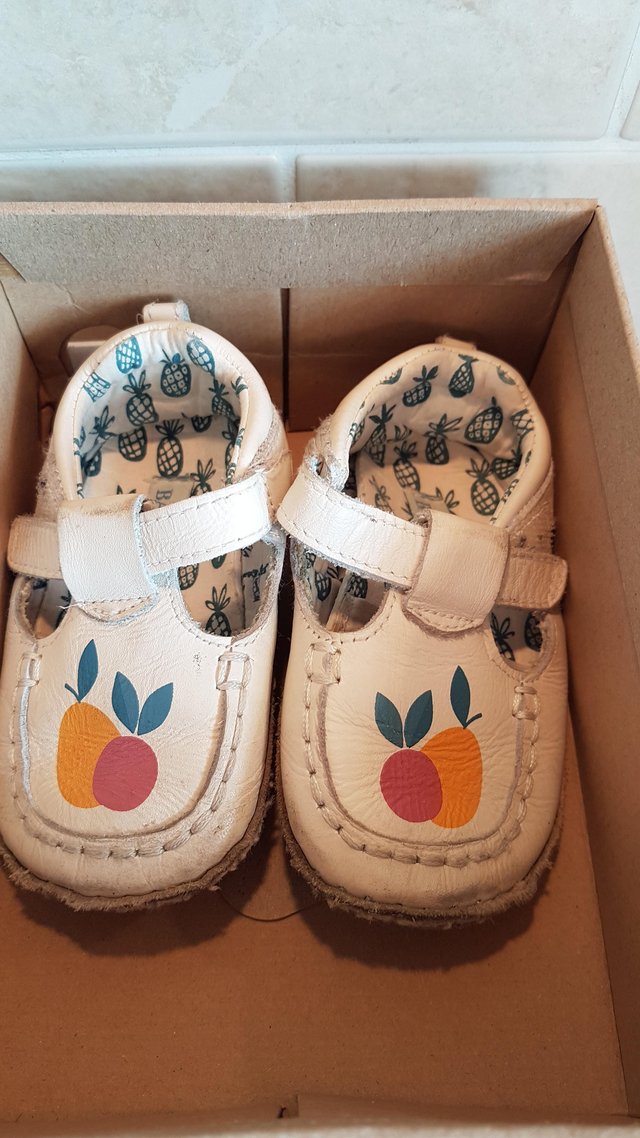 Preview of the first image of Children's baby shoes.