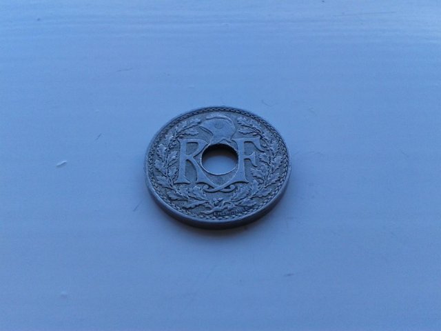 Image 2 of 1917 France 10 Centimes Coin KM# 866a (aEF)