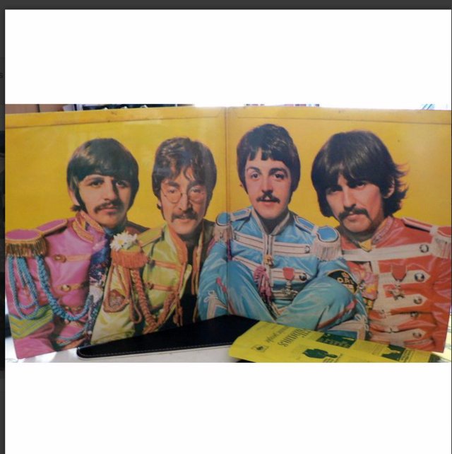 Image 2 of The Beatles 'Sgt Peppers Lonely Hearts Club Band' UK LP 1967