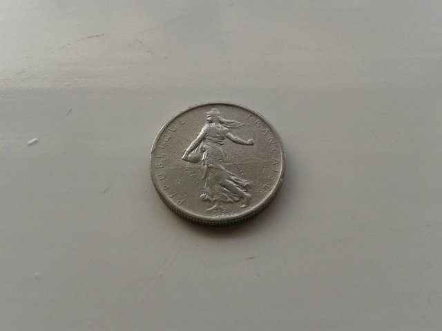 Image 2 of 1965 France 1/2 Franc Coin KM# 931.1 (EF)
