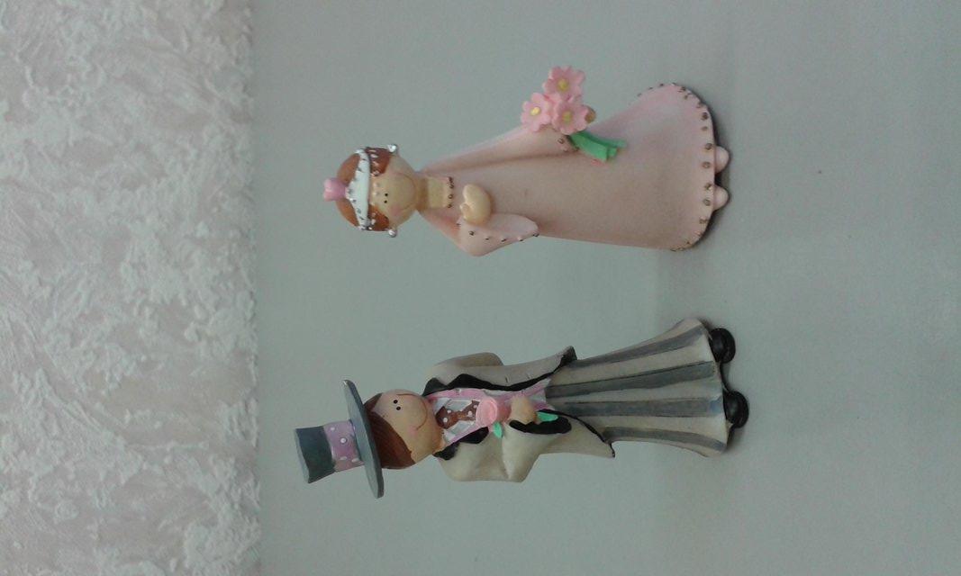 Preview of the first image of Man and woman figurines.