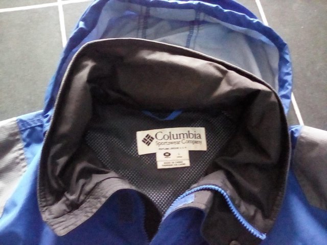 Preview of the first image of MEN'S COLUMBIA JACKET. SIZE M.