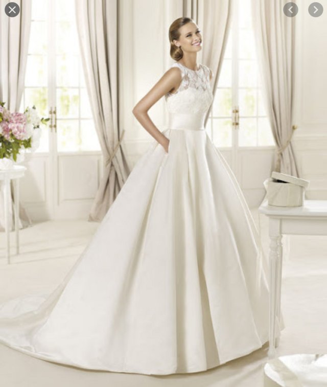Image 2 of Pronovias Laudin 2015 Wedding Dress Size 10. Now 15% off!!