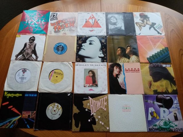 Preview of the first image of 7" singles. Various vinyl from the 80's and 90's.