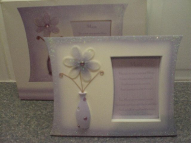 Preview of the first image of Mum - floral thoughts gift word frame (new and boxed).