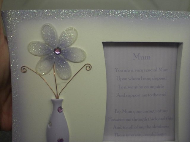 Image 2 of Mum - floral thoughts gift word frame (new and boxed)