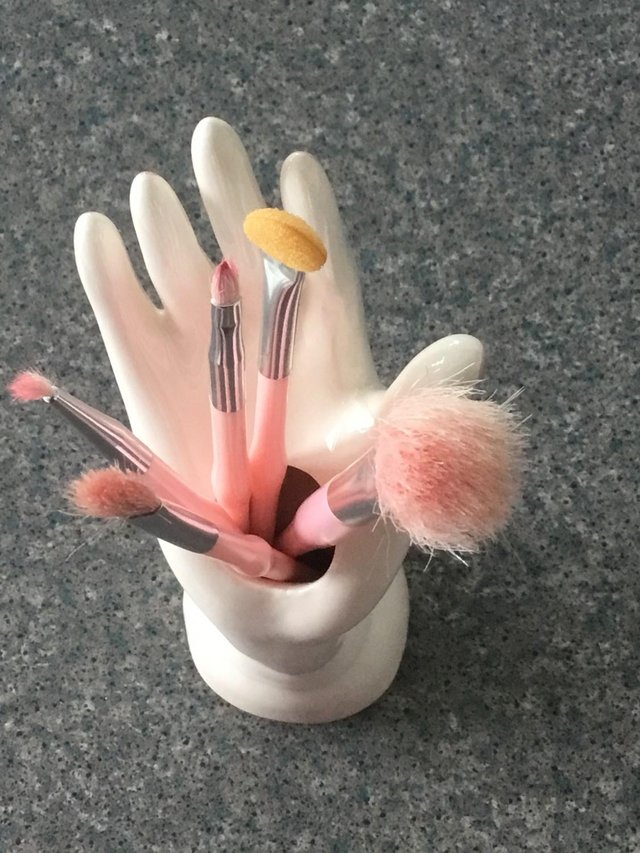Image 2 of Porcelain ladies attractive hand holder with 5 makeup brush