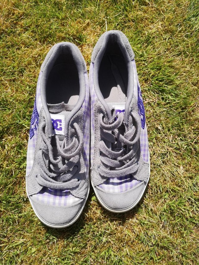 Preview of the first image of DC shoe co sneaker lilac size 6.