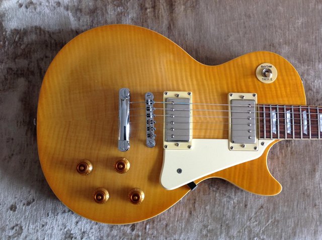 Preview of the first image of Epiphone Les Paul Korean: Limited Edition.