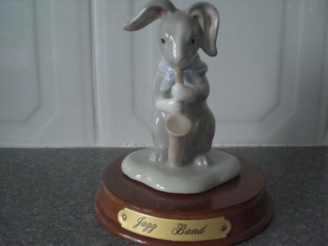 Image 2 of Fine Porcelain rabbit ornament (Brand new and boxed)