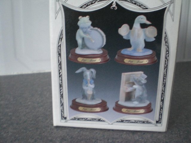 Image 3 of Fine Porcelain rabbit ornament (Brand new and boxed)