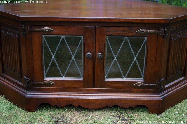 Image 15 of AN OLD CHARM TUDOR BROWN OAK CORNER TV CABINET STAND TABLE