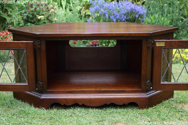 Image 26 of AN OLD CHARM TUDOR BROWN OAK CORNER TV CABINET STAND TABLE