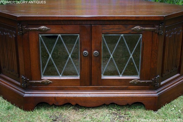 Image 44 of AN OLD CHARM TUDOR BROWN OAK CORNER TV CABINET STAND TABLE