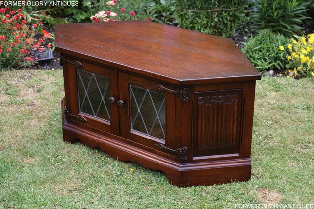 Image 64 of AN OLD CHARM TUDOR BROWN OAK CORNER TV CABINET STAND TABLE