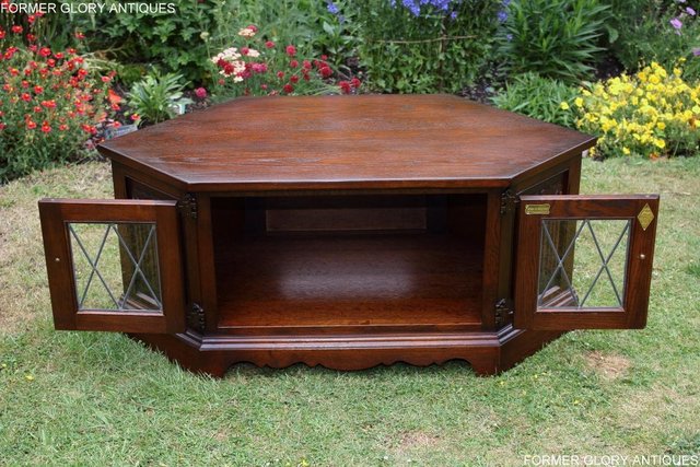 Image 66 of AN OLD CHARM TUDOR BROWN OAK CORNER TV CABINET STAND TABLE