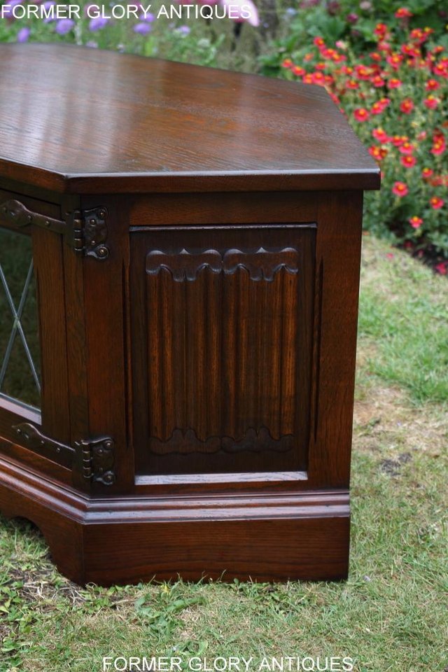Image 82 of AN OLD CHARM TUDOR BROWN OAK CORNER TV CABINET STAND TABLE