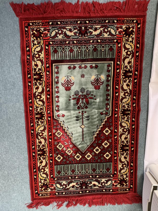 Preview of the first image of Lovely Turkish rug as new …lovely for any home.