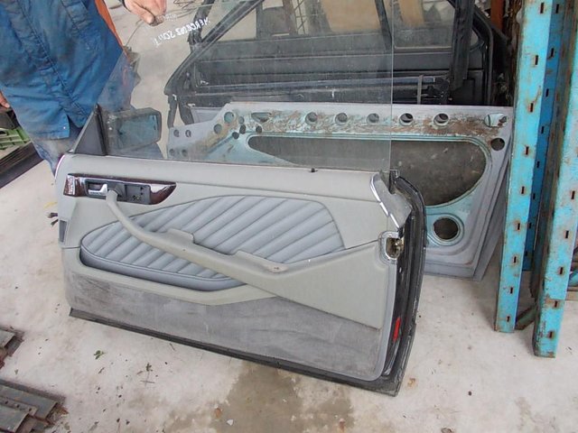 Preview of the first image of Right door or accessories for Mercedes 500 SL.