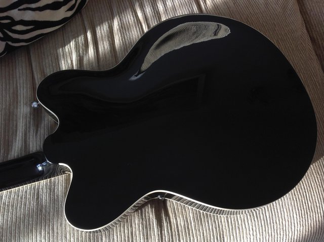 Image 3 of Gretsch G5122: jet black totally mint