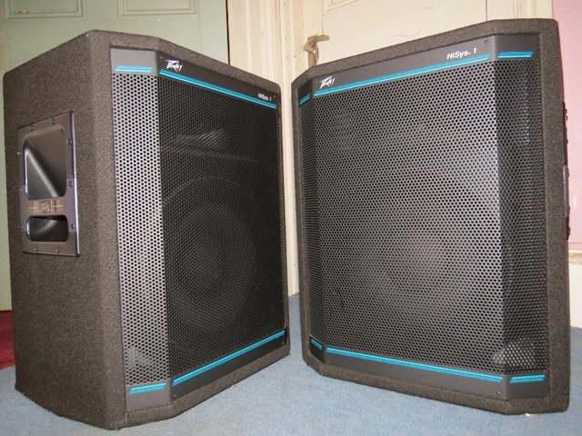 Preview of the first image of PEAVEY HISYS 1 PA SPEAKERS IN MINT CONDITION.