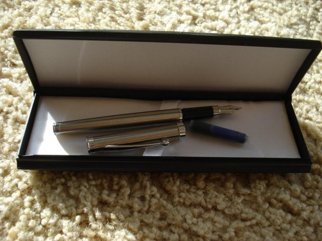 Preview of the first image of NEW CHROME STAINLESS STEEL QUALITY CARTRIDGE FOUNTAIN PEN.
