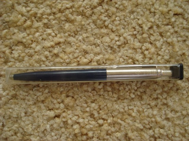 Preview of the first image of NEW QUALITY NAVY BLUE & CHROME PARKER PEN IN GIFT TUBE.