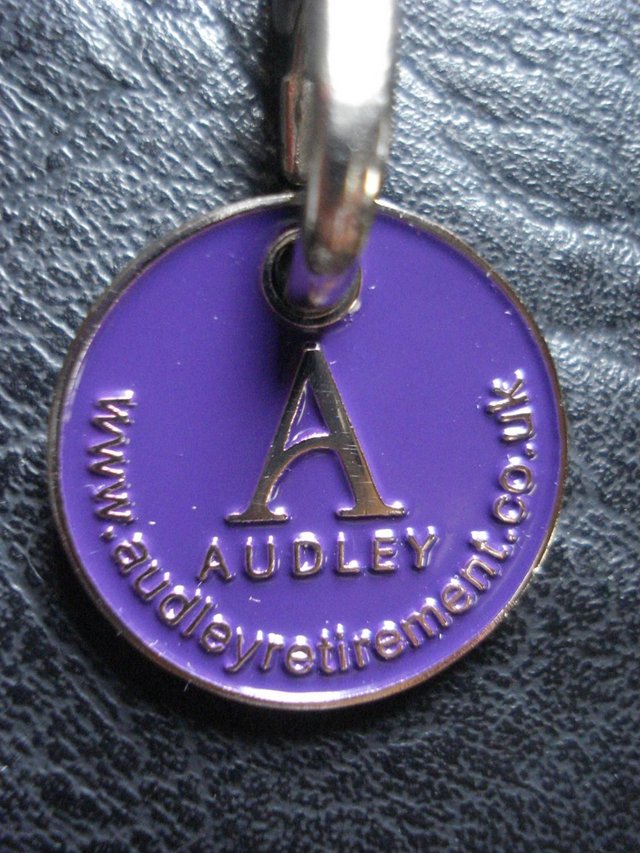 Image 3 of NEW AUDLEY TROLLEY COIN KEYRING – NEVER BE WITHOUT A £1 COIN