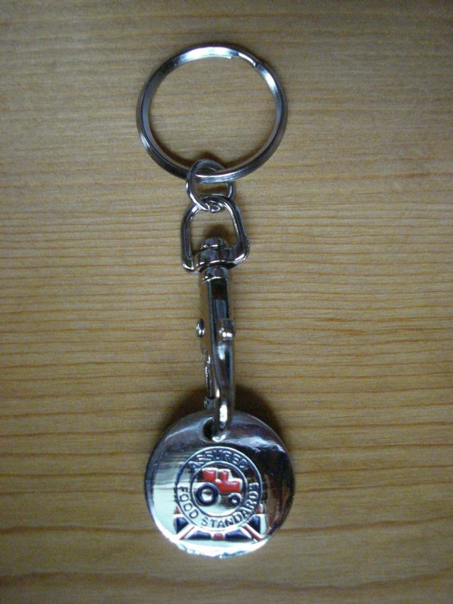 Preview of the first image of NEW TROLLEY COIN KEYRING – NEVER BE WITHOUT A “£1 COIN”.