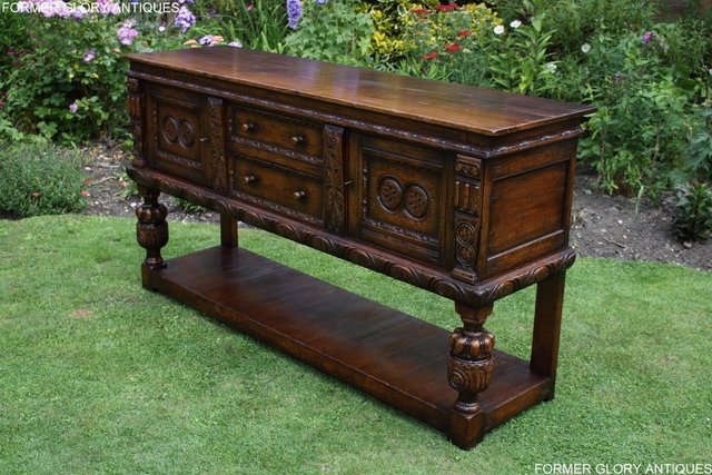 Image 3 of A TITCHMARSH AND GOODWIN CARVED OAK DRESSER BASE SIDEBOARD