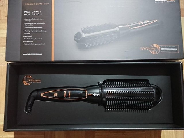 Preview of the first image of Babyliss PRO Titanium Expression Large Hot Brush.