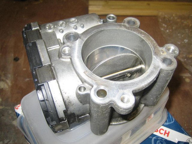 Image 2 of Chrysler 300c Diesel Throttle Body