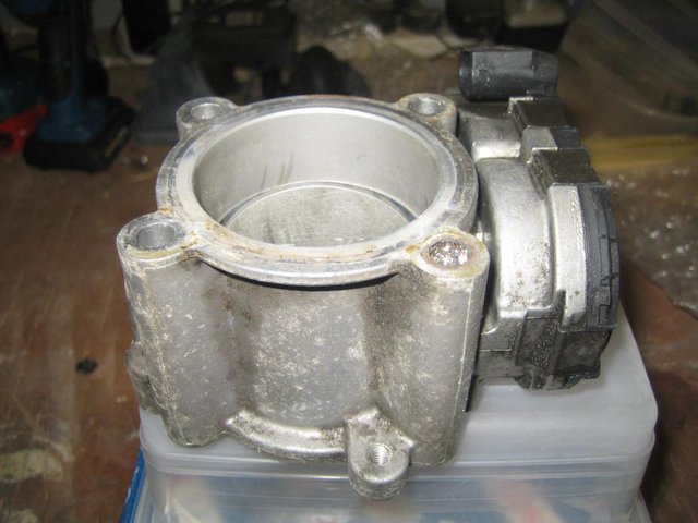 Image 3 of Chrysler 300c Diesel Throttle Body