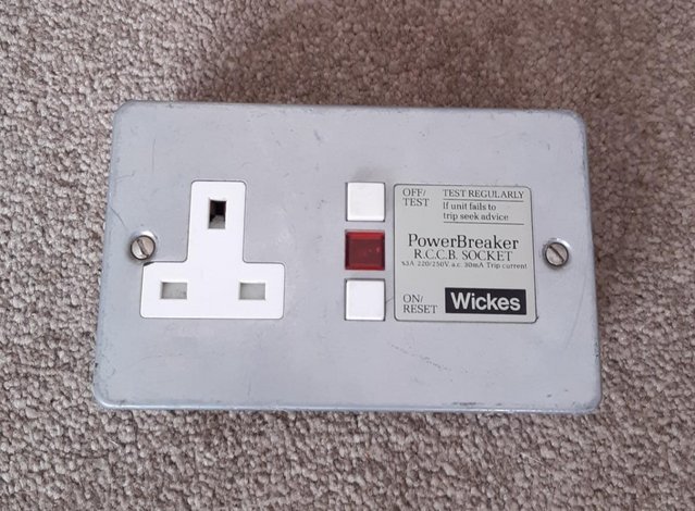Preview of the first image of Wickes Single Power Breaker Socket (Metal)      BX25.