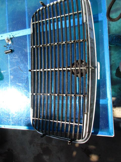 Image 3 of Front grill for Jaguar Xj6 series 1