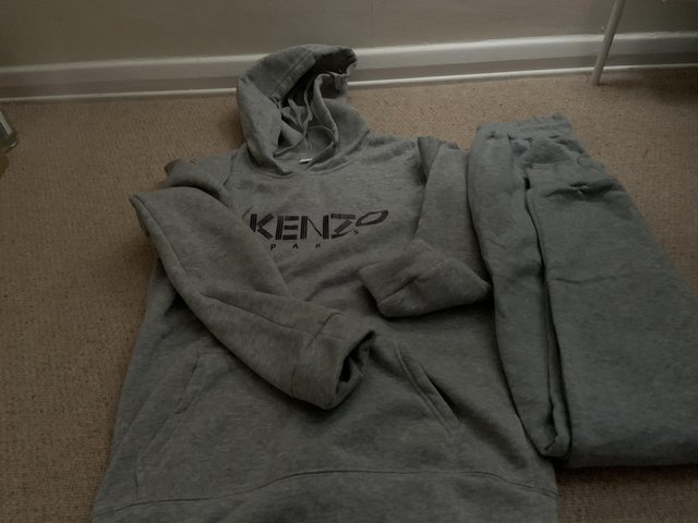 Preview of the first image of Kids medium tracksuit.