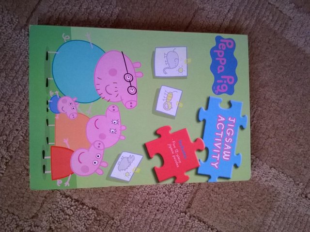 Preview of the first image of Peppa Pig book with 5 jigsaw puzzles.