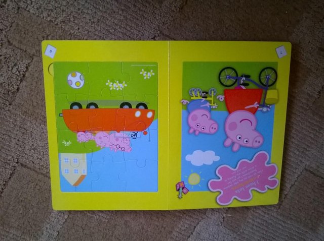 Image 3 of Peppa Pig book with 5 jigsaw puzzles