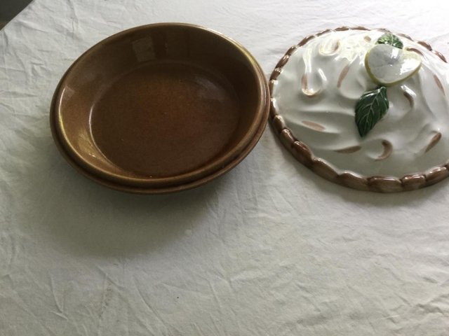 Image 2 of Decorative ceramic pie dish