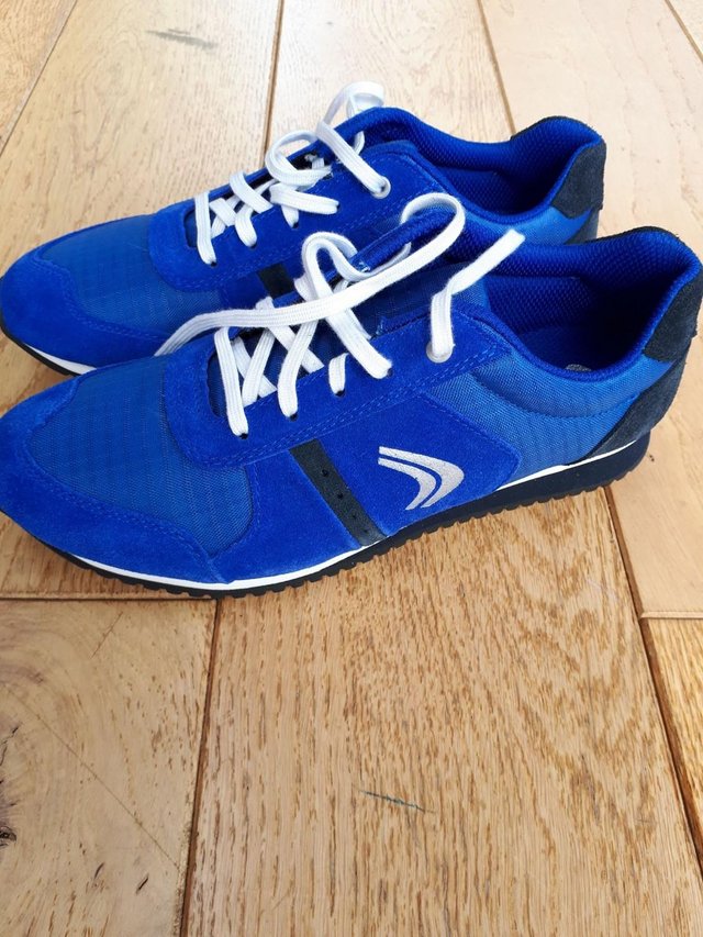 Preview of the first image of Clarks Size 4 G 37 Super Run Jnr Blue trainers brand new.