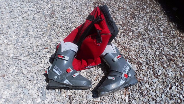 Preview of the first image of Salomon SX71 ski boots.