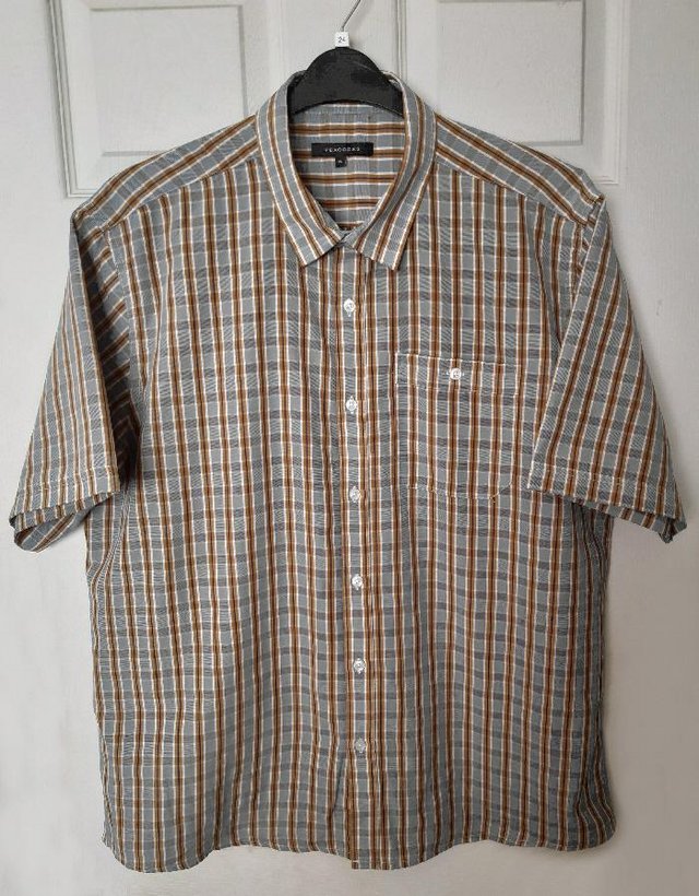 Preview of the first image of Lovely Mens Short Sleeve Shirt By Peacocks - Size XL.