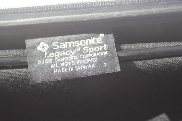 Preview of the first image of samsonite bag.