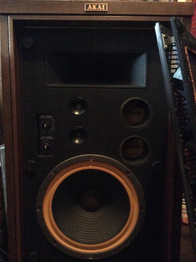 Preview of the first image of Akai sw-180 speakers.
