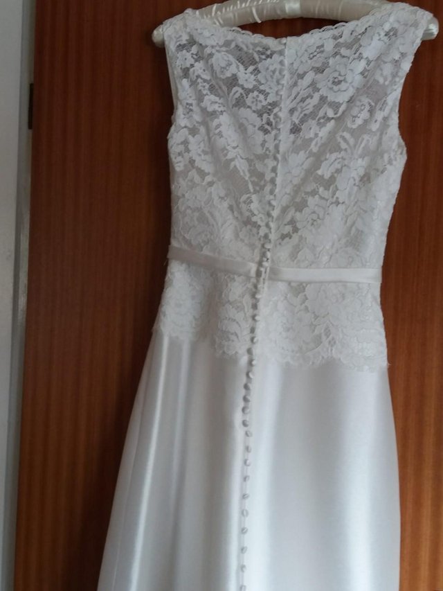Preview of the first image of New (with label) Amanda Wyatt Anoushka Wedding Dress Size 10.