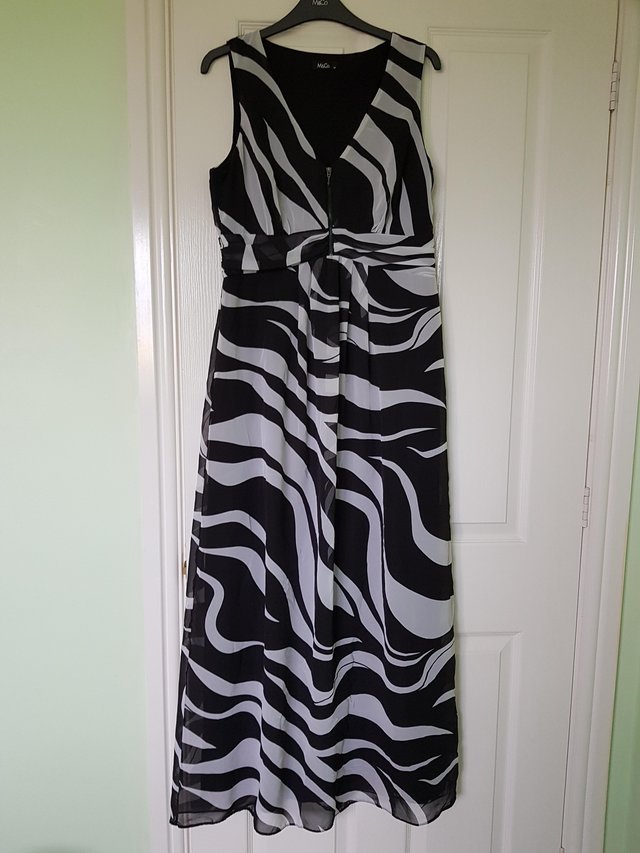 Image 2 of M & Co Size 14 Ladies Black And White Floor Length Dress