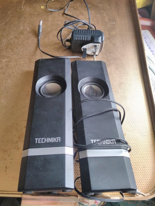 Image 2 of Tecknica two small speakers with plug
