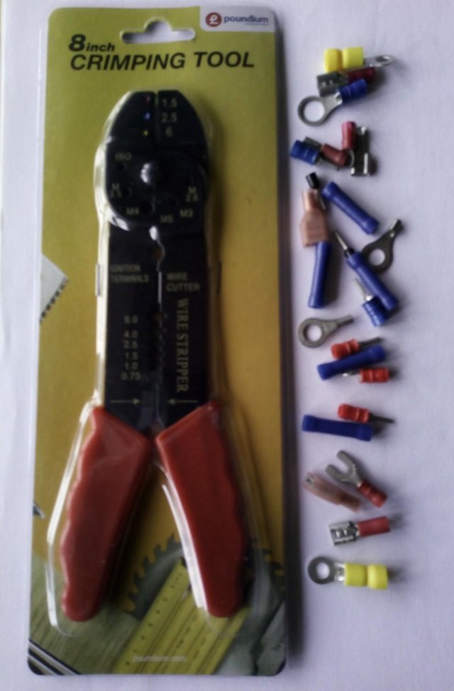 Preview of the first image of CRIMPING TOOL WITH 25 CRIMPS - £ 5 - NICE BARGAIN.