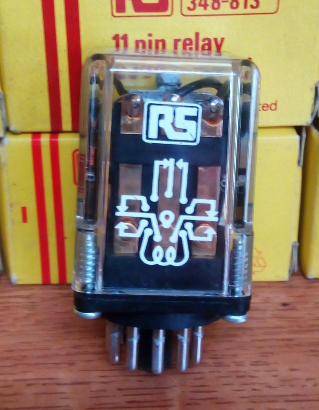 Image 2 of 1 x RS 348 813 RELAY 230 V ac ( 3 pole 2 way, 10 A ) NEW - £